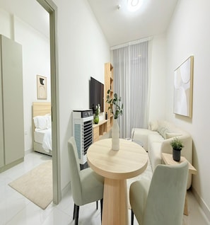 Standard Apartment, 1 Bedroom | Premium bedding, free WiFi, bed sheets - Luxury Apartment with Pool Gym (Dubai)