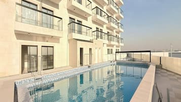 Kolam renang tertutup