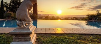 Panoramic Tuscan villa with infinity pool, exclusive use, private garden