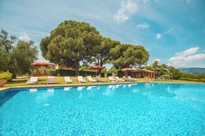 Outdoor pool - Panoramic Tuscan villa with infinity pool, exclusive use, private garden (Montecarlo)