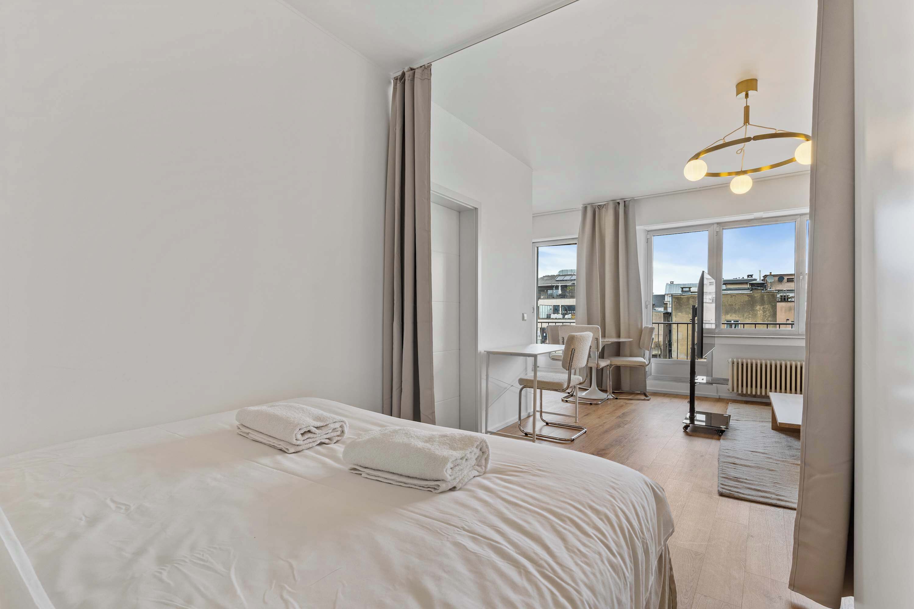 Skrivebord, strygejern/strygebræt, Wi-Fi, sengetøj