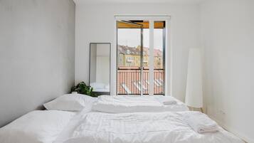 2 bedrooms, iron/ironing board, WiFi, bed sheets