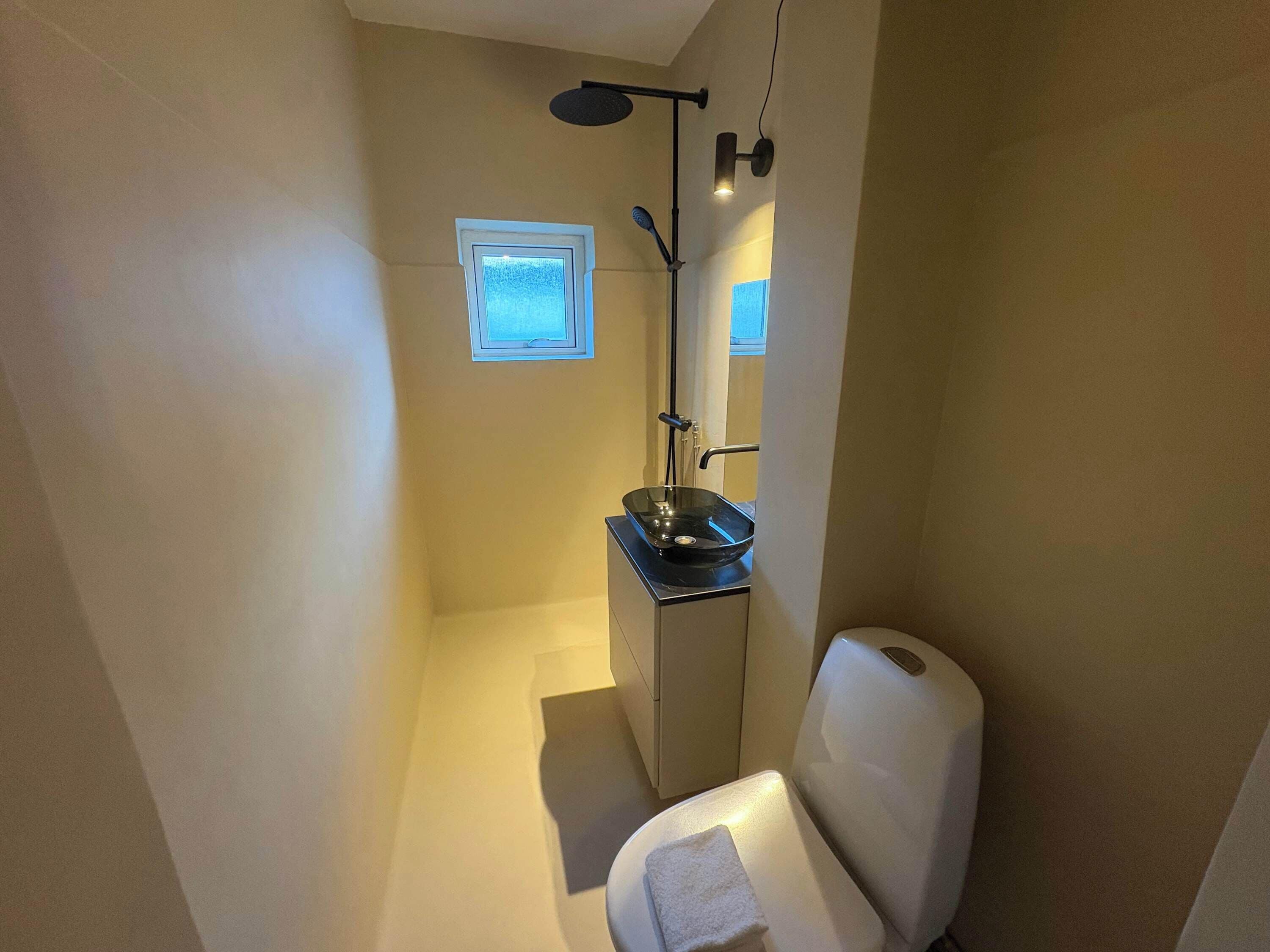 Bruser, gratis toiletartikler, hårtørrer, håndklæder