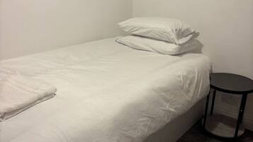 2 bedrooms, desk, iron/ironing board, WiFi
