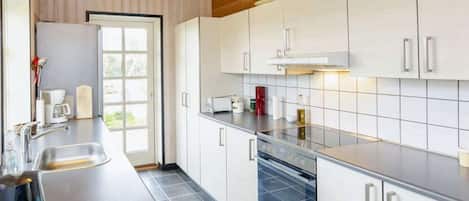 Fridge, stovetop, dishwasher, cookware/dishes/utensils