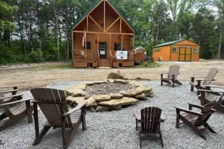 Property grounds. Charlie Long Cabin - Active Heroes