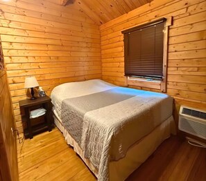 2 bedrooms, WiFi, bed sheets - Justin Fitch Cabin - Active Heroes (Bullitt County)