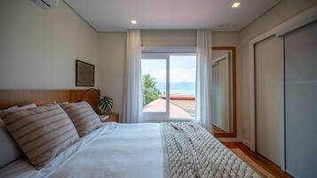 Vila básica | Cofres nos quartos, cortinas blackout, Wi-Fi de cortesia