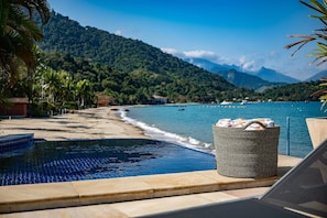 Vila básica | Piscina | Piscina externa