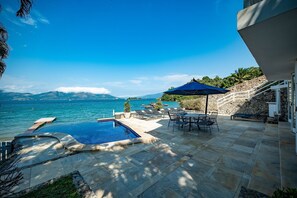 Basic Villa | Outdoor dining - Angra - Mombaça | Mansão Espetacular Beira-Mar, 7 Suites - por Casapē Rio (Angra dos Reis)