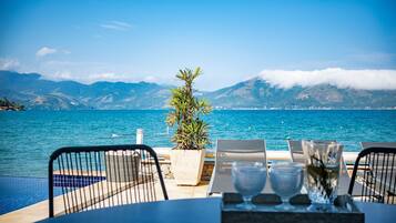 Basic-Villa | Speisen im Freien