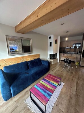 Apartamento Deluxe, balcón | Zona de estar