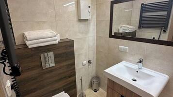 Deluxe Apartment, Balcony | Bathroom