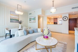 TV - Luxurious 2 BDR in Downtown (Dubai)