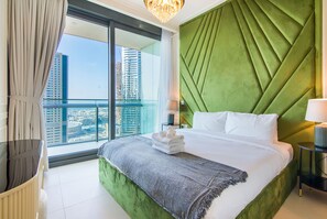 Iron/ironing board, free WiFi, bed sheets - Luxurious 2 BDR in Downtown (Dubai)