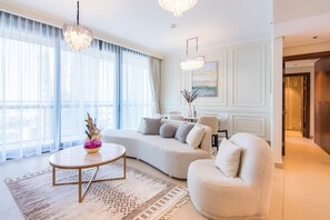 TV - Luxurious 2 BDR in Downtown (Dubai)