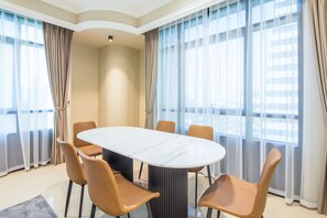 Dining - Charming  2 BDR + Maid, Dubai Marina (Dubai)