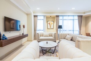 TV - Charming  2 BDR + Maid, Dubai Marina (Dubai)