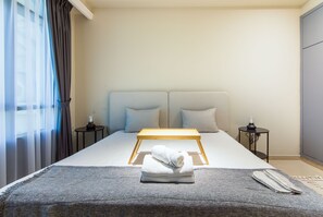 Iron/ironing board, free WiFi, bed sheets - Charming  2 BDR + Maid, Dubai Marina (Dubai)