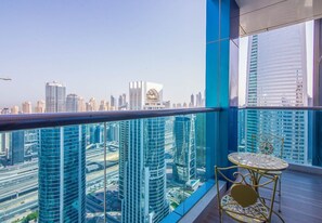 Outdoor dining - LAKE VIEW-2BR, MBL Residences (Dubai)
