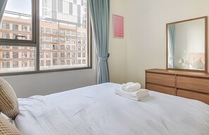 Coffres-forts dans les chambres, fer et planche à repasser