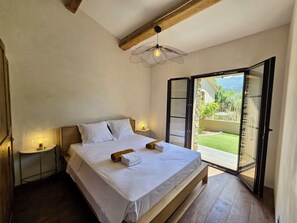 Iron/ironing board, Internet, bed sheets - House U Pétra pool / 10 pers. (Oletta)