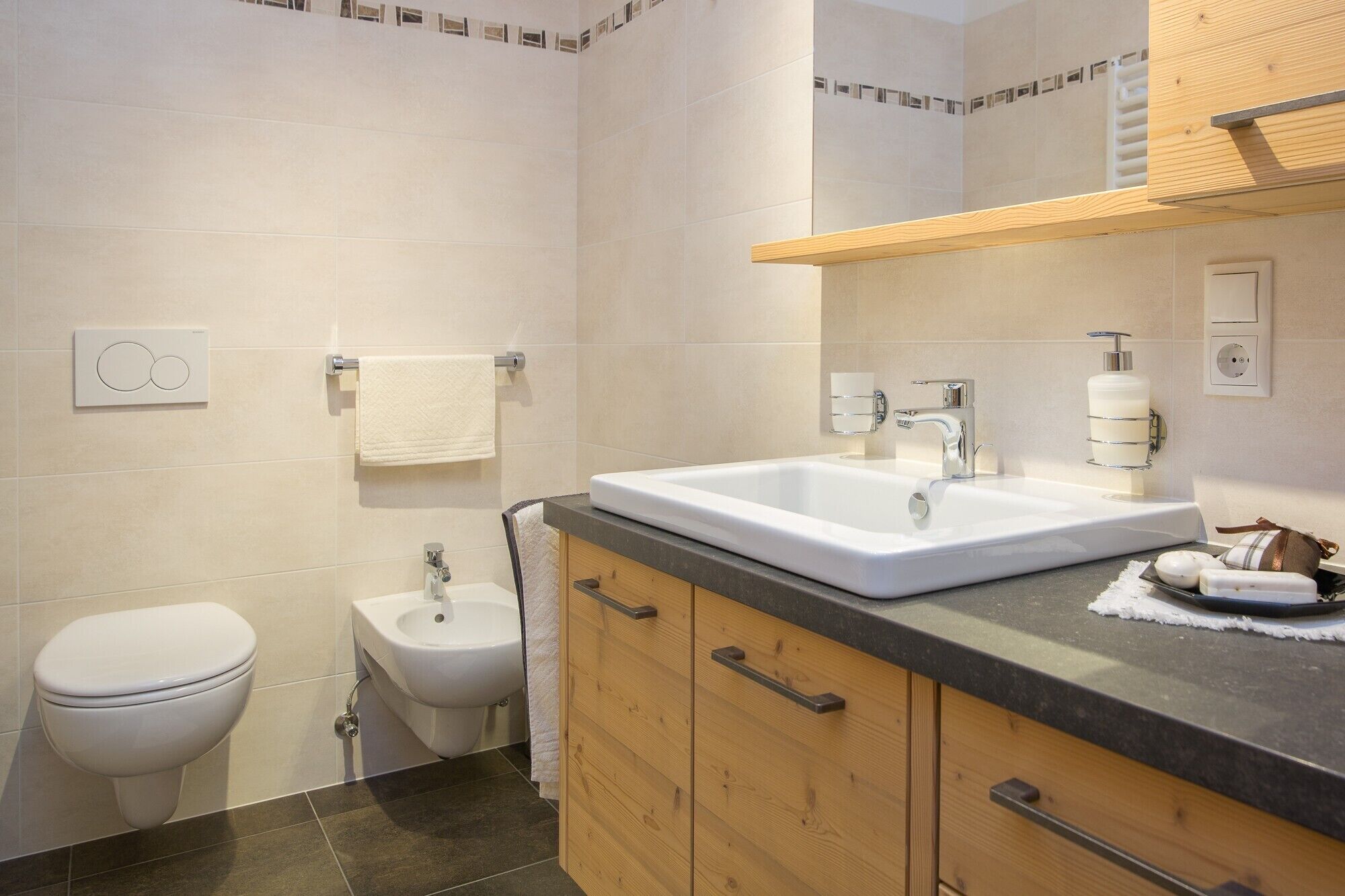 Bruser, hårtørrer, håndklæder