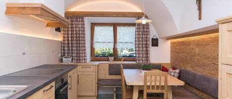 Réfrigérateur, four, plaque de cuisson, lave-vaisselle