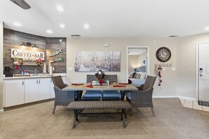 Dining - The Ozark Getaway Stay for 6 (Kimberling City)