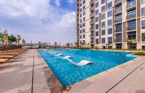 Pool - Cozy 1br in Dubai Hills (Dubai)