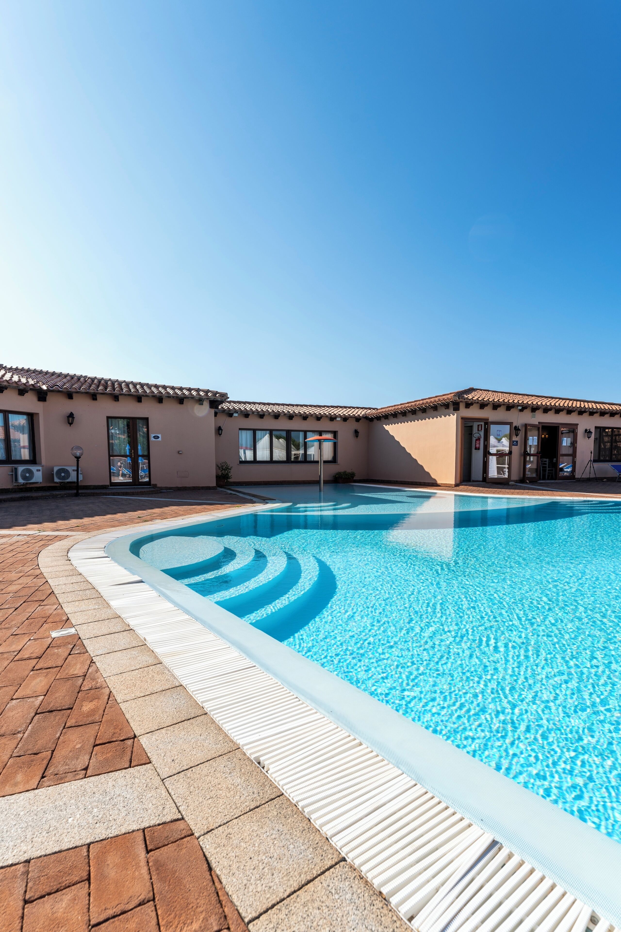 Apartamento, 1 habitación, balcón, vistas al jardín | Piscina | Una piscina al aire libre