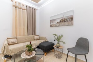 Smart TV - Danae's - Luxury & Modern Apartment in Egaleo-Athens (Egaleo)