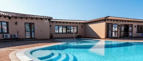 Appartement, balcon, vue jardin | Piscine