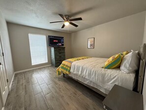 2 habitaciones, tabla de planchar con plancha, wifi y ropa de cama 
