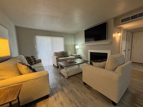 Cozy Stay in Beaumont’s Westend 2BR sleeps 6!