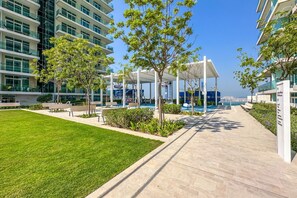 Exterior - Luxury 3 Bedroom + Maid’s Room Apartment | Sunrise Bay Tower 1, Emaar Beachfront (Dubai)