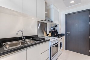 Fridge, microwave, oven, electric kettle - Cozy Studio in Carson  A, Damac Hills (Dubai)
