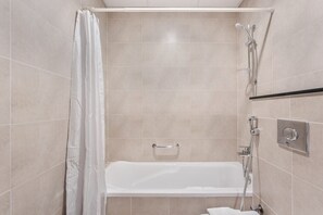 Shower, hair dryer, towels - Cozy Studio in Carson  A, Damac Hills (Dubai)
