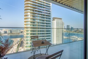 Outdoor dining - Skyline Serenity – Luxury Beachfront Living (Dubai)
