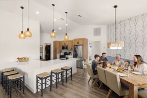 Dining - New! Family Private Resort, Heated Pool, Pickleball, Putting Green & Game Room (Bradenton)