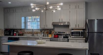 Charming 3 Bedrooms with Spacious Living and Convenient Location to Shopping & Interstate