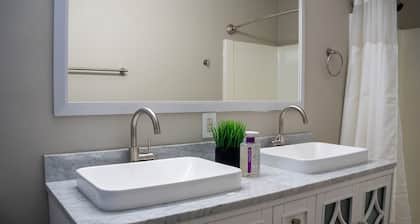 Charming 3 Bedrooms with Spacious Living and Convenient Location to Shopping & Interstate