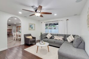 Comfort Triple Room | Living area