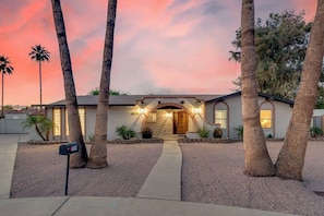 Exterior - Desert Oasis in Mesa- Poolside & Hot Tub (Mesa)