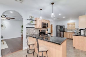 Comfort Triple Room | Private kitchen | Fridge, microwave, oven, stovetop - Desert Oasis in Mesa- Poolside & Hot Tub (Mesa)