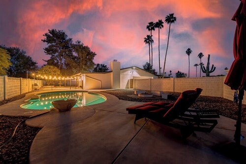 Desert Oasis in Mesa- Poolside & Hot Tub