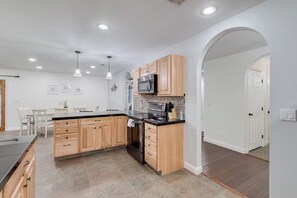 Comfort Triple Room | Private kitchen | Fridge, microwave, oven, stovetop - Desert Oasis in Mesa- Poolside & Hot Tub (Mesa)