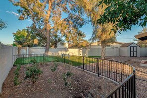 المنطقة المحيطة بالمنشأة