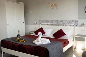 1 bedroom, iron/ironing board, travel cot, free WiFi