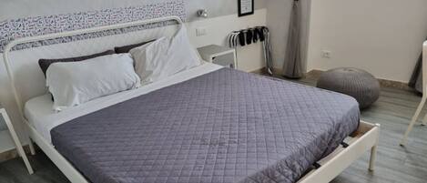 1 غرفة نوم ومكواة/لوح كي وسرير سفر وواي فاي مجانًا